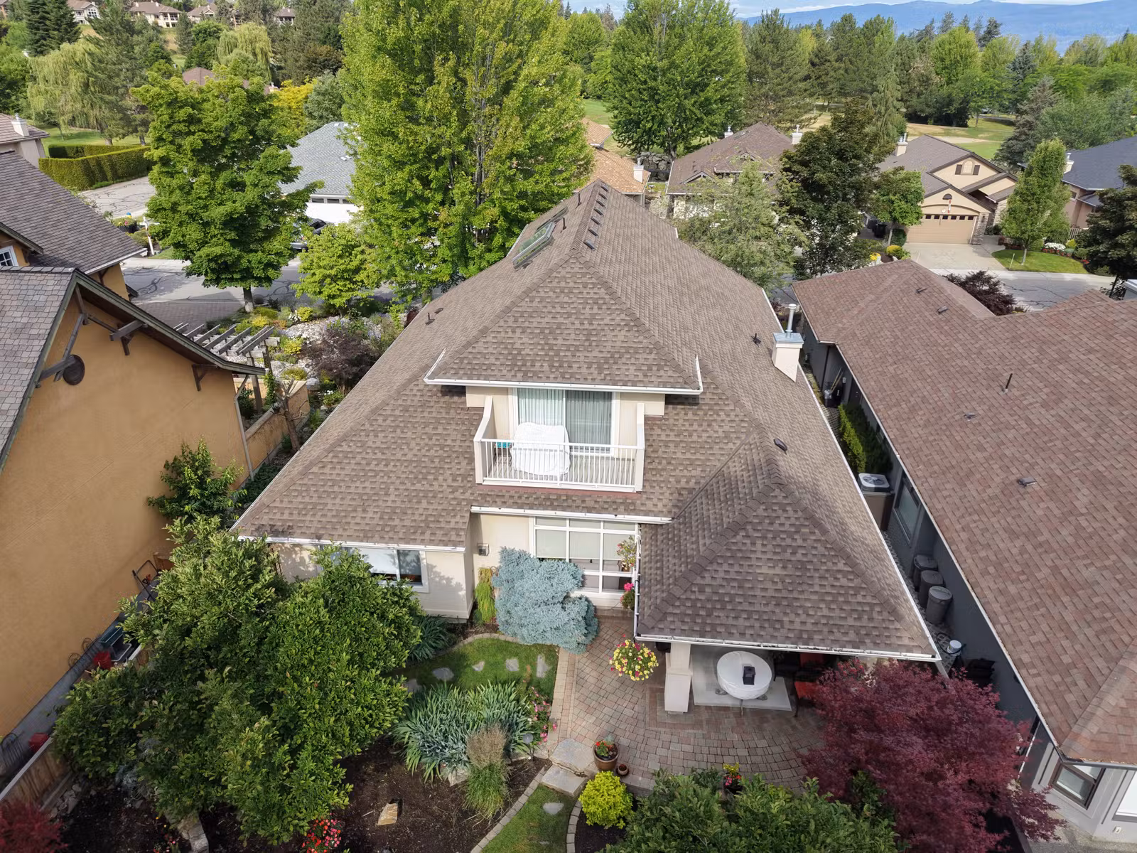 Completed architectural shingle roof on a Gallagher's Canyon home in East Kelowna